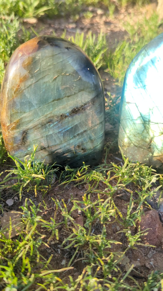 Labradorite slabs