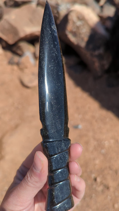 Obsidian dagger (Gold sheen)