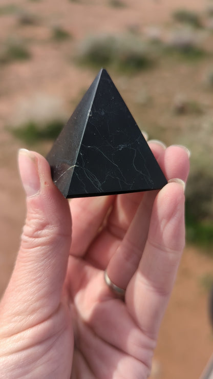 Shungite pyramid 4cm